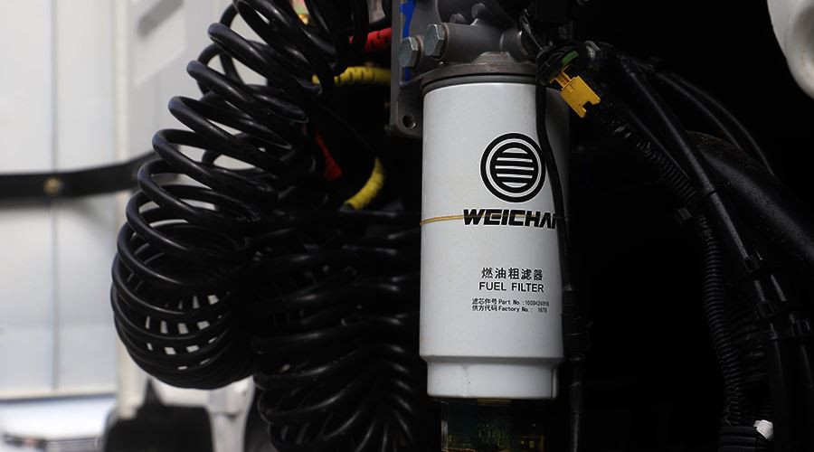 vehicle adopts direct flow air filter