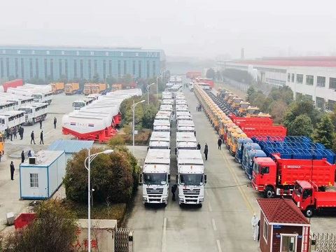 The Great Love- Hundreds Of SHACMAN Trucks Depart For Afghanistan To Transpor...